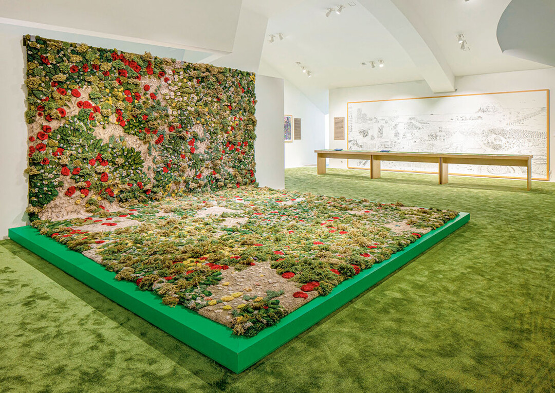 Begehbare Textil-Wiese der Künstlerin Alexandra Kehayoglou