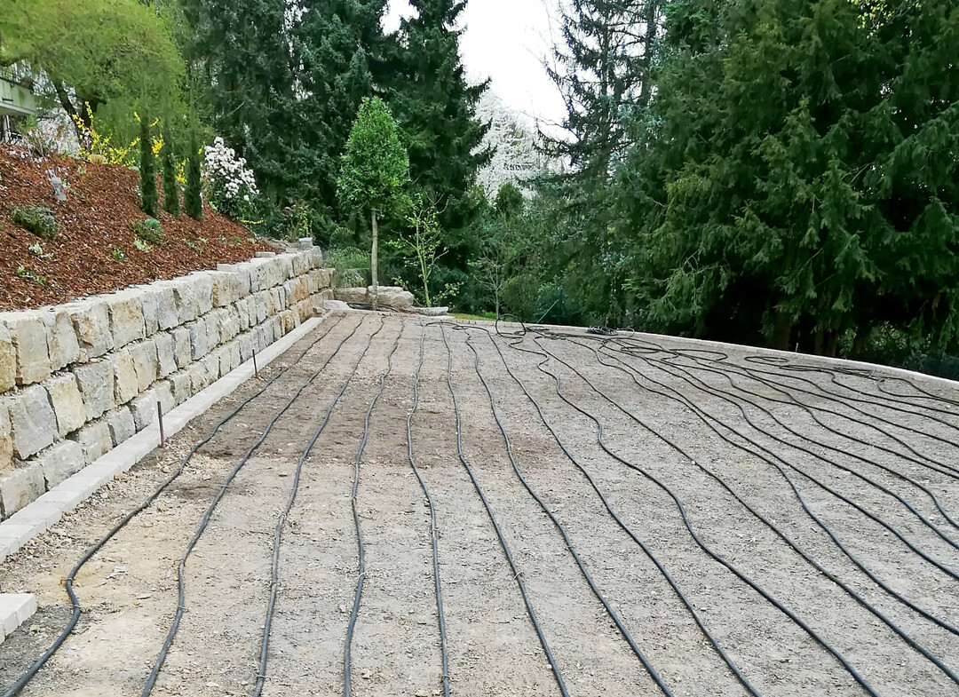 Die Schläuche werden nach vorheriger Planung ausgebracht.