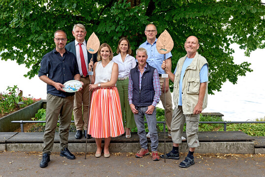 Die Gewinner (vorne v.l.): Michael Heggli, Ann-Christine Biesinger, Sven Baumeister und Stefan Seufert und (hinten v.l.) Dominik Gügel, Denise Neuweiler und Markus Zeiler an der Preisverleihung.