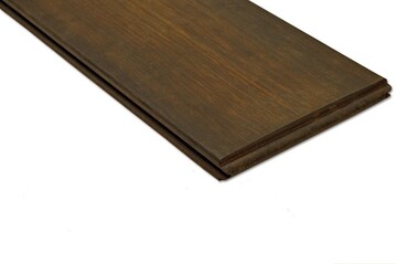 Die neue MOSO Terrassendiele Bamboo X-treme hat anstelle der geriffelten eine bombierte Seite.