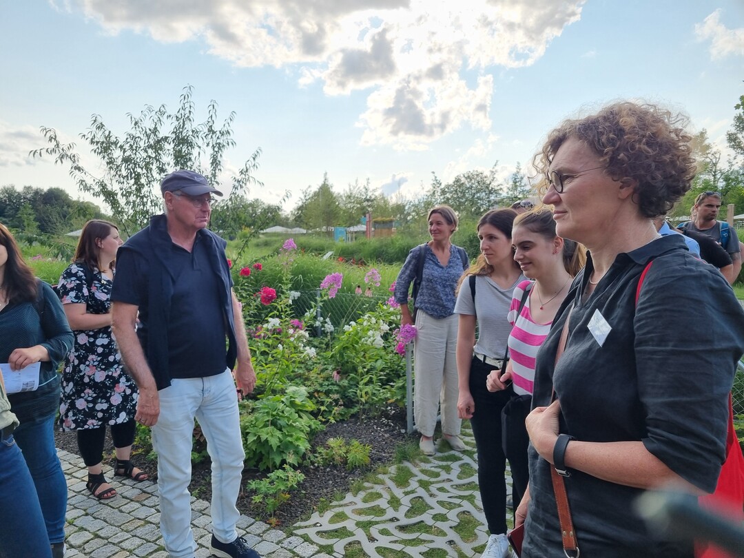 Landschaftsarchitekt Heiner Luz bei der abschlieenden Staudenfhrung auf dem Gelnde der Landesgartenschau Wangen
