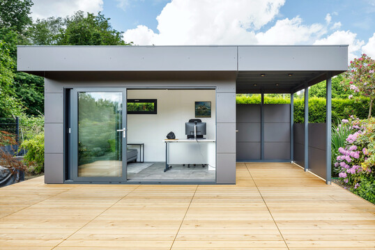 Mit Blick ins Gr�ne ist das Mikrohaus der ideale Arbeitsbereich und ebenso ein eigenst�ndiger Raum f�r Hobbys, Kinder oder G�ste.