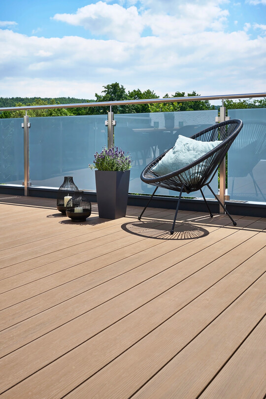 �Authetic Touch� � die Oberfl�chenmaserung sieht Holz t�uschend �hnlich. 