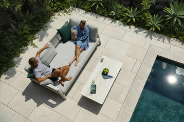 Die neue COZY-Lounge l�sst sich unkompliziert und schnell in eine Liegelandschaft verwandeln.