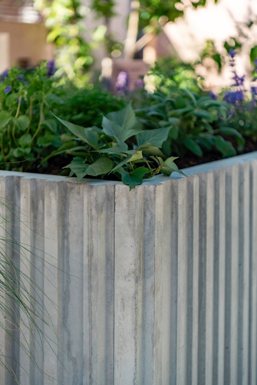 Verschiedene Oberfl�chenstrukturen und Farben sind erh�ltlich.