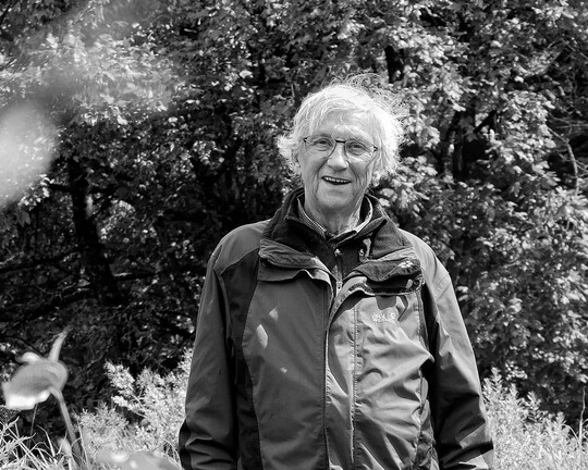 Karl Wienke in seinem Privatgarten in Suhl