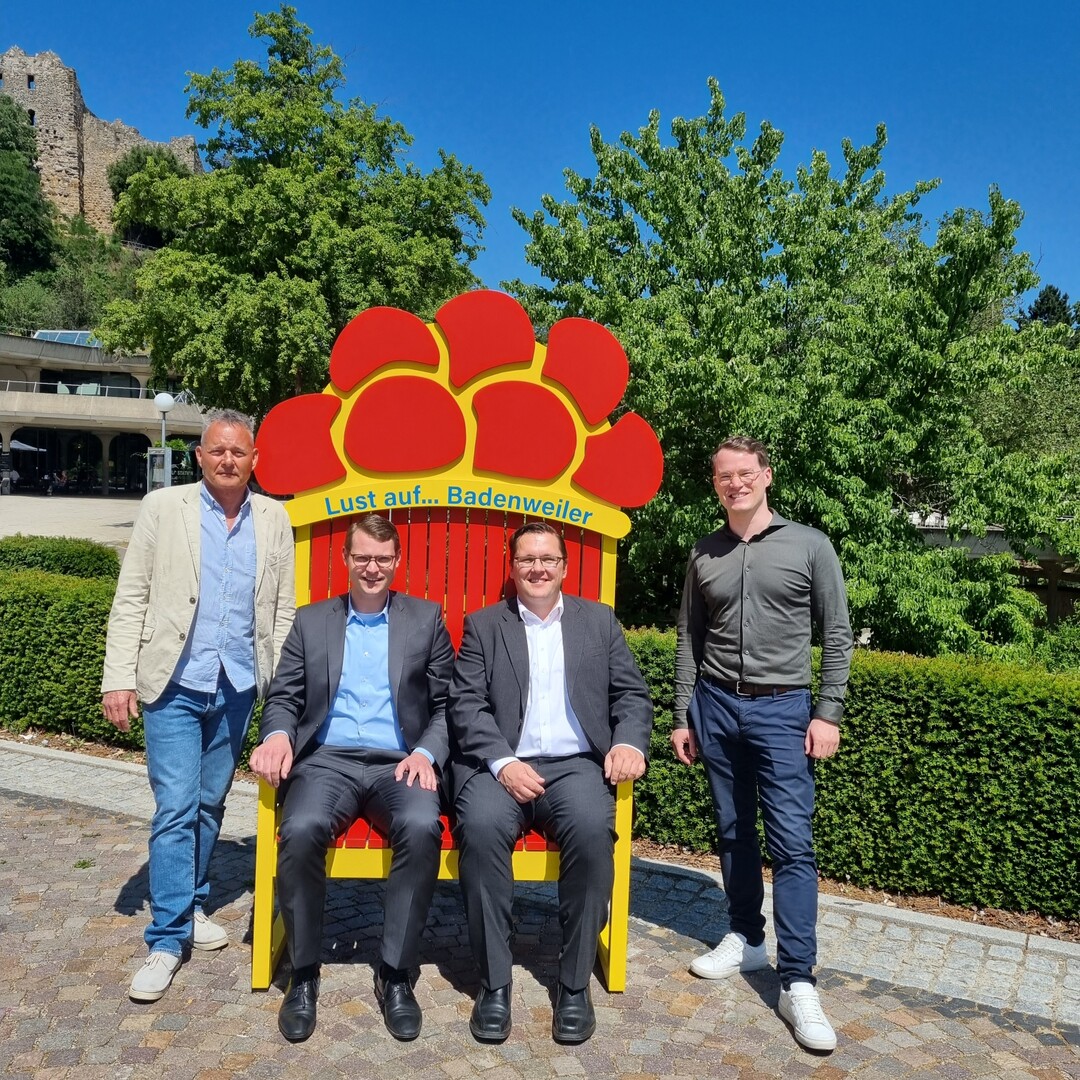 Auf dem Bild von links zu sehen sind: Dr. Dirk Thome, Geschftsfhrer der Badenweiler Tourismus GmbH, Vincenz Wissler, Brgermeister Badenweiler, Manuel Liehr, Geschftsfhrer der Staatlichen Schlsser und Grten Baden-Wrttemberg, Maximilian Kannewischer, Betriebsleiter der Staatsbad Badenweiler GmbH.