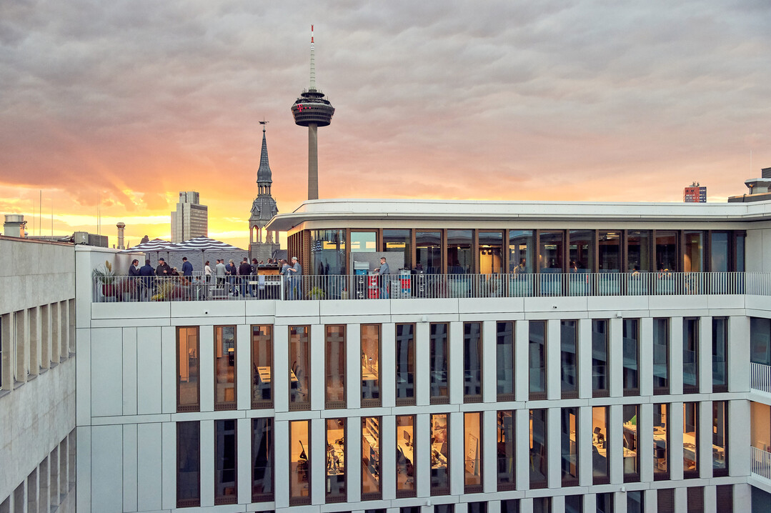 Anregendes Flair ber den Dchern von Kln im Mediapark