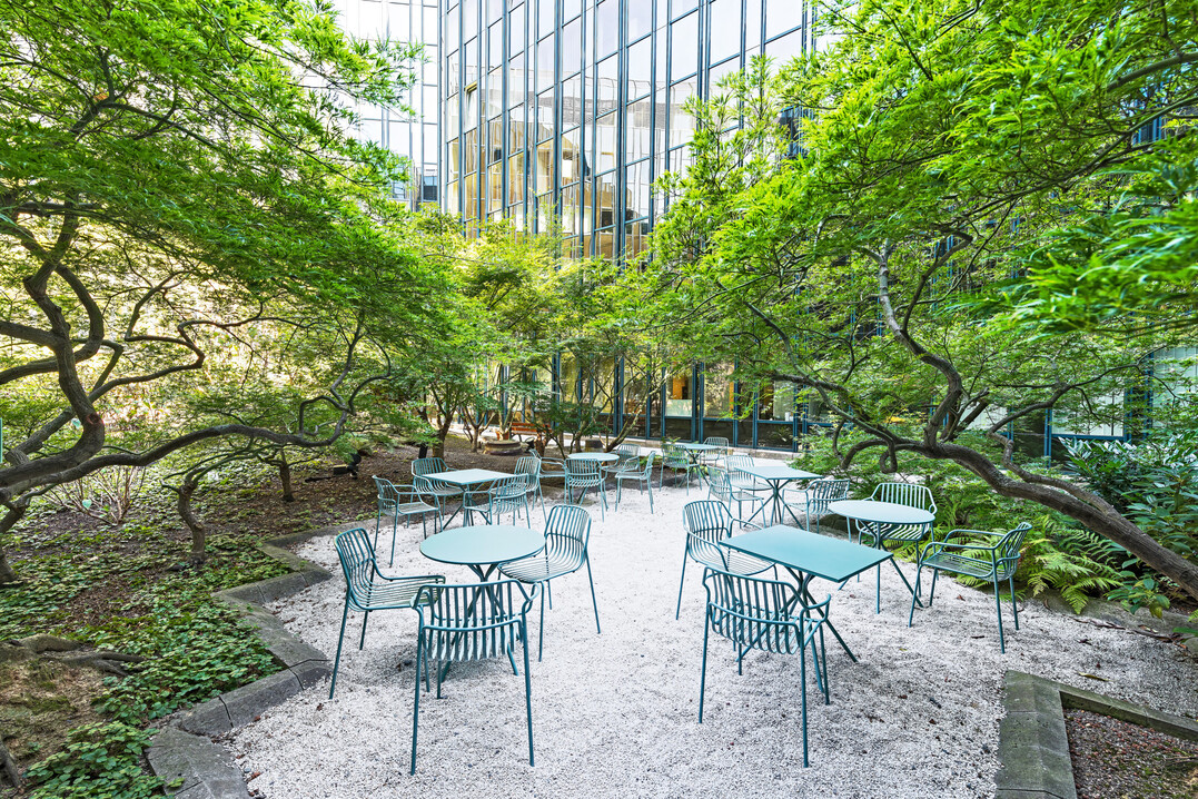 Der Innenhof Westendcarree Frankfurt eignet sich fr Arbeitstreffen und Pausen. 