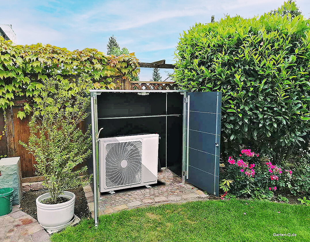 Der Gartenschrank schtzt die Wrmepumpe auch vor Witterungseinflssen.
