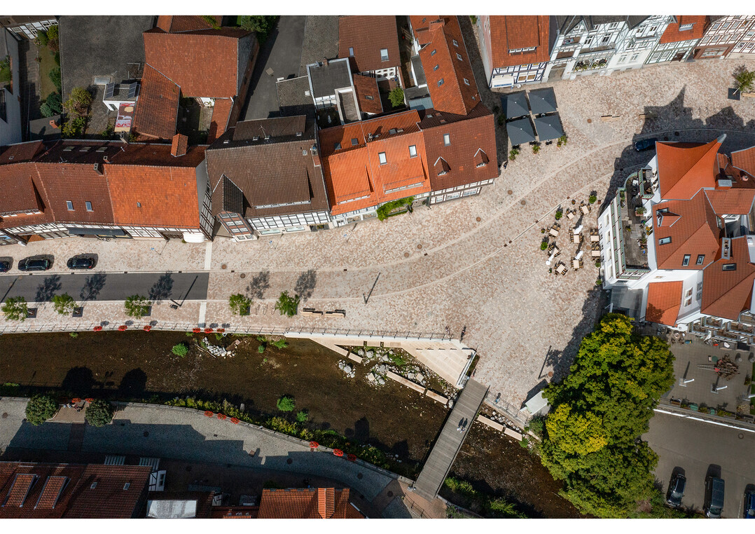 ffentlicher Raum als Zentrum: Marktplatz und Lammegarten, Bad Salzdetfurth. Entwurfsverfasser: POLA Landschaftsarchitekten GmbH