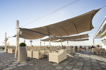 C4sun_Square4Sun Doppelsegelanlage auf der Dachterrasse des Golf Clubs Kln