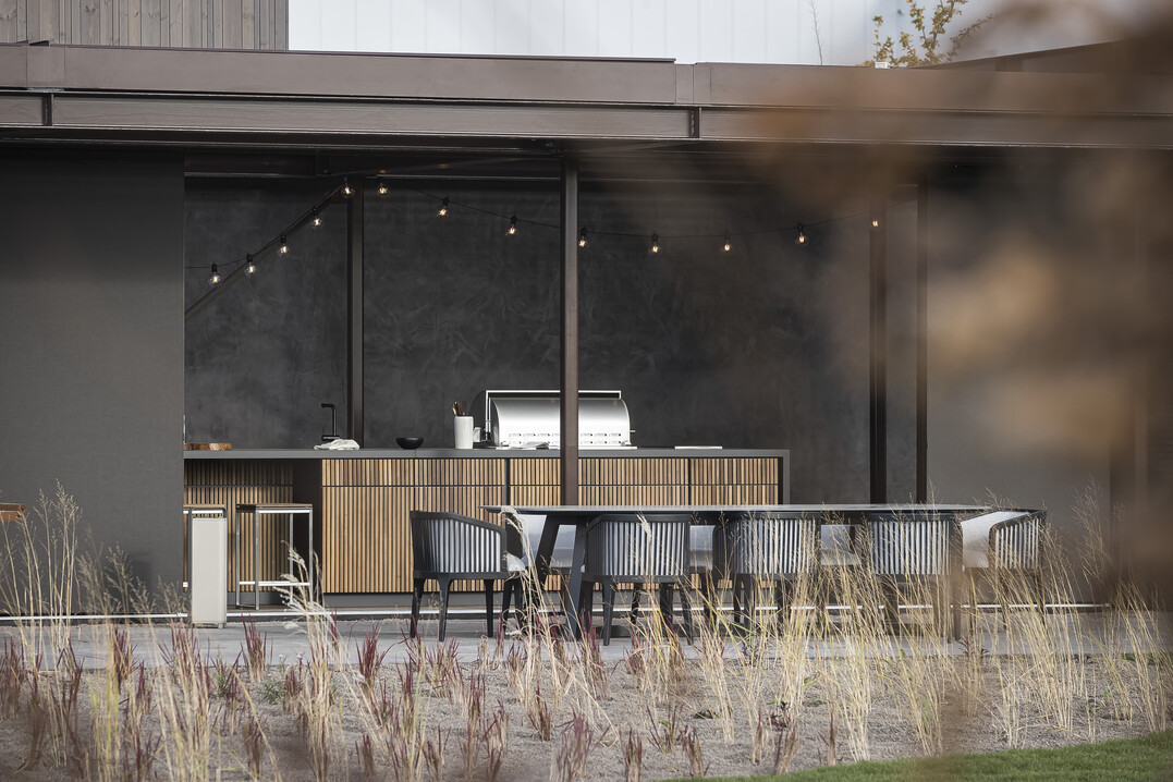 Cubic Outdoor Living arbeitet künftig mit Renson, Coco Wolf und Cosapots zusammen und präsentiert sein neues Produkt „Bar in a cupboard“.
