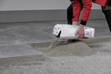 Die neue EasyBettung reaktiv von tubag ist im 18-Kilo-Gebinde erhltlich. 