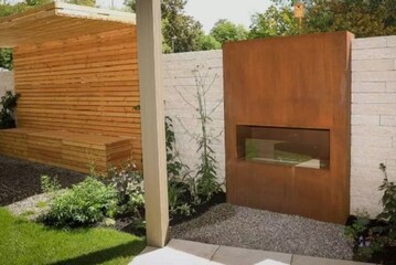 Mit dem eleganten Dekofeuer NEMEA kann man Garten, Terrasse und auch Innenbereiche aufwerten. 