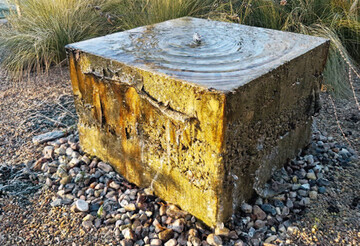 Wasserspiel als Stampfbeton