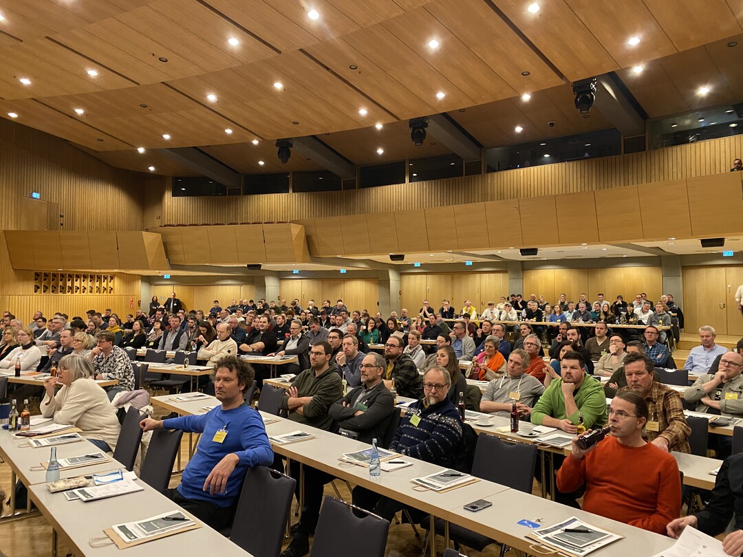 Gut 300 Besucherinnen und Besucher waren nach Neu-Ulm gekommen.