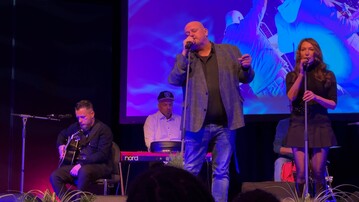 Rolf Stahlhofen, Musiker und Grnder der "Water Is Right Stiftung"